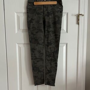 Hudson Jeans size 26 Women's mid rise Camouflage Ankle Jeans